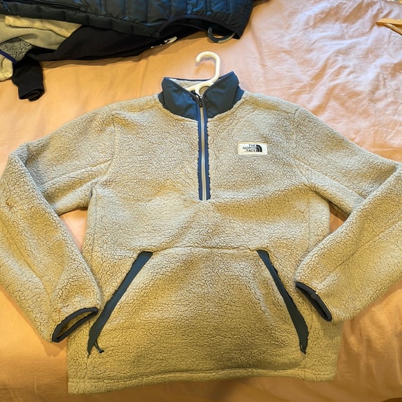 North Face Quarter-zip - Picture 2 of 6